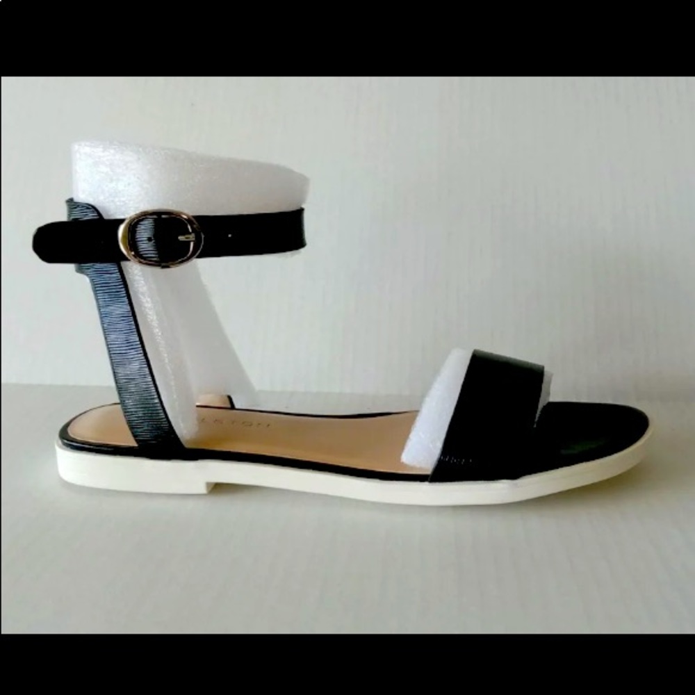 New in box Black H by Halston size 7 1/2